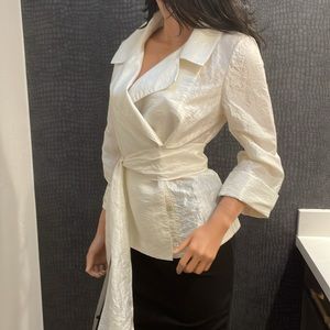 ISABELLA DEMARCO:  SIZE 10.  Womens Jacket Blazer cream looks like crushed satin